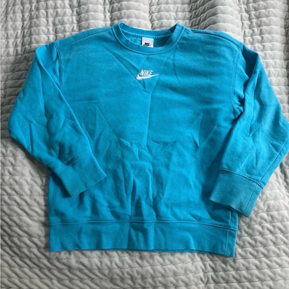 Womenβs Nike sweatshirt